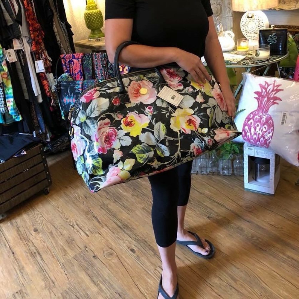 Anna Griffin Duffle Bag comes with Shoulder Strap